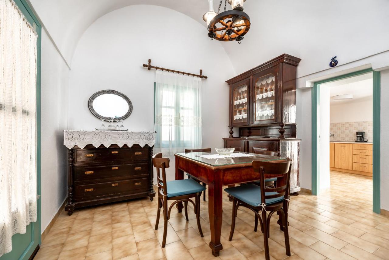 Authentic Santorinian Home Experience Fira  Exterior foto