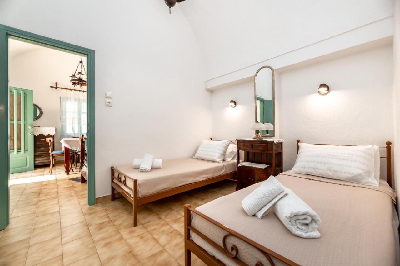 Authentic Santorinian Home Experience Fira  Exterior foto
