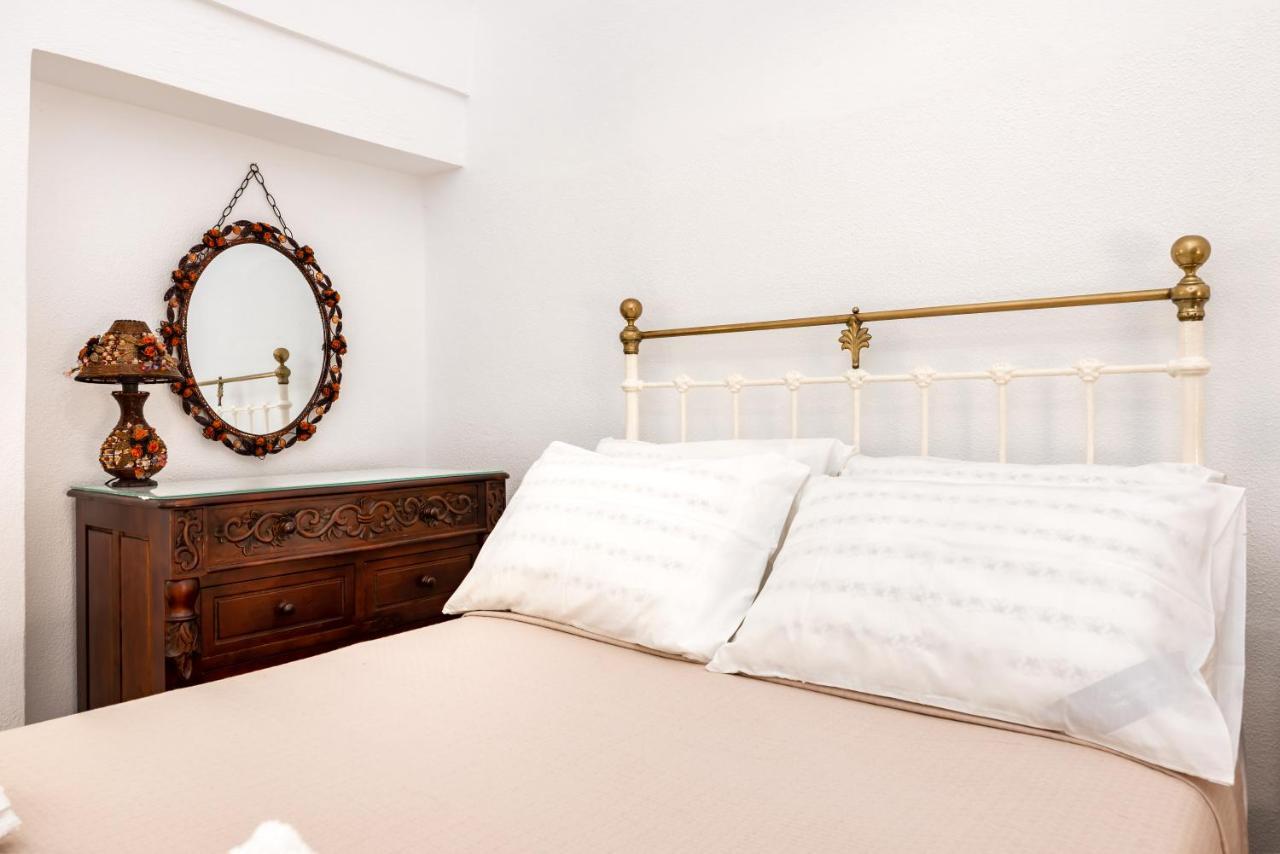 Authentic Santorinian Home Experience Fira  Exterior foto