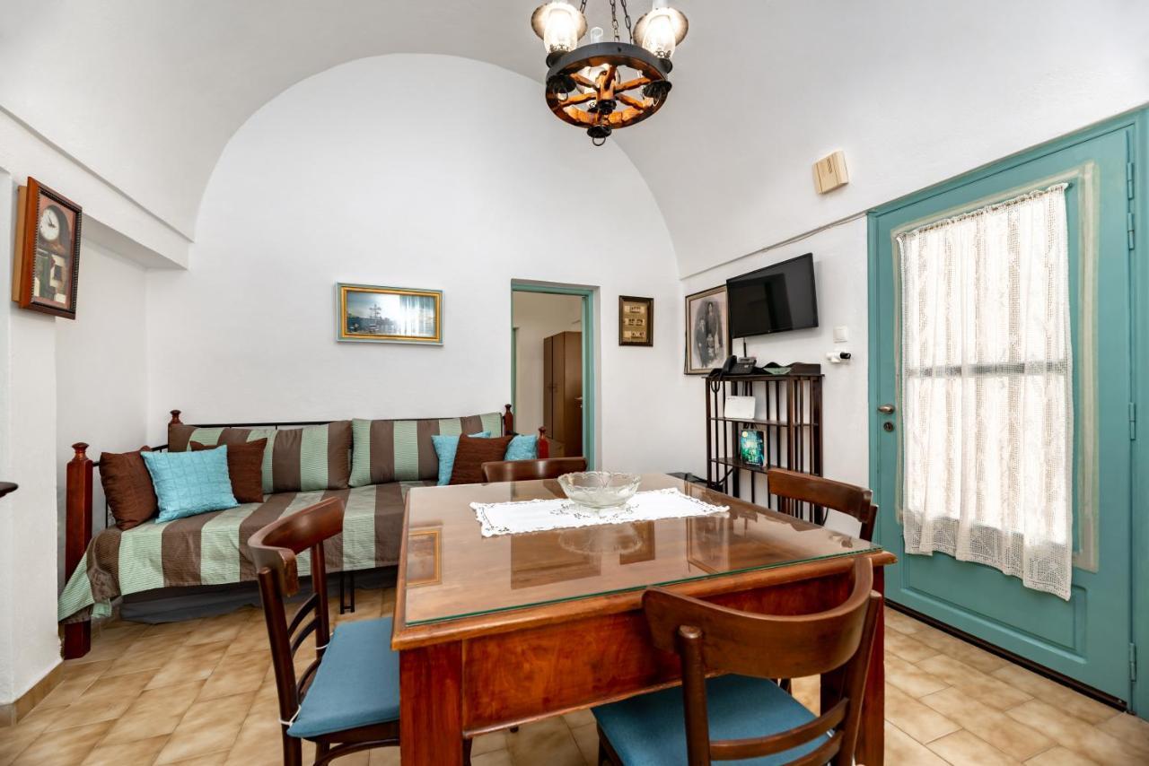 Authentic Santorinian Home Experience Fira  Exterior foto
